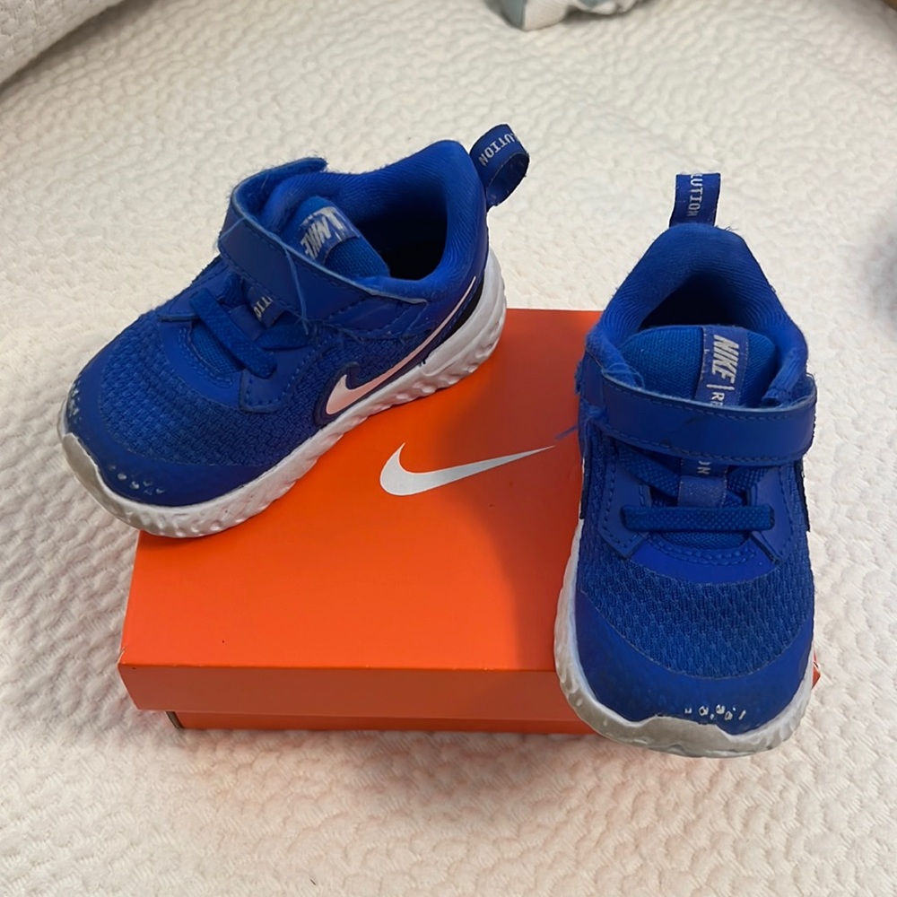 Nike Revolution 5